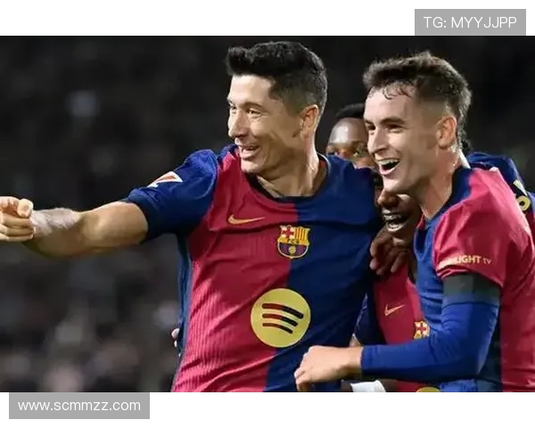 西甲赛场莱万双响加维复出 巴萨5比1大胜塞维利亚